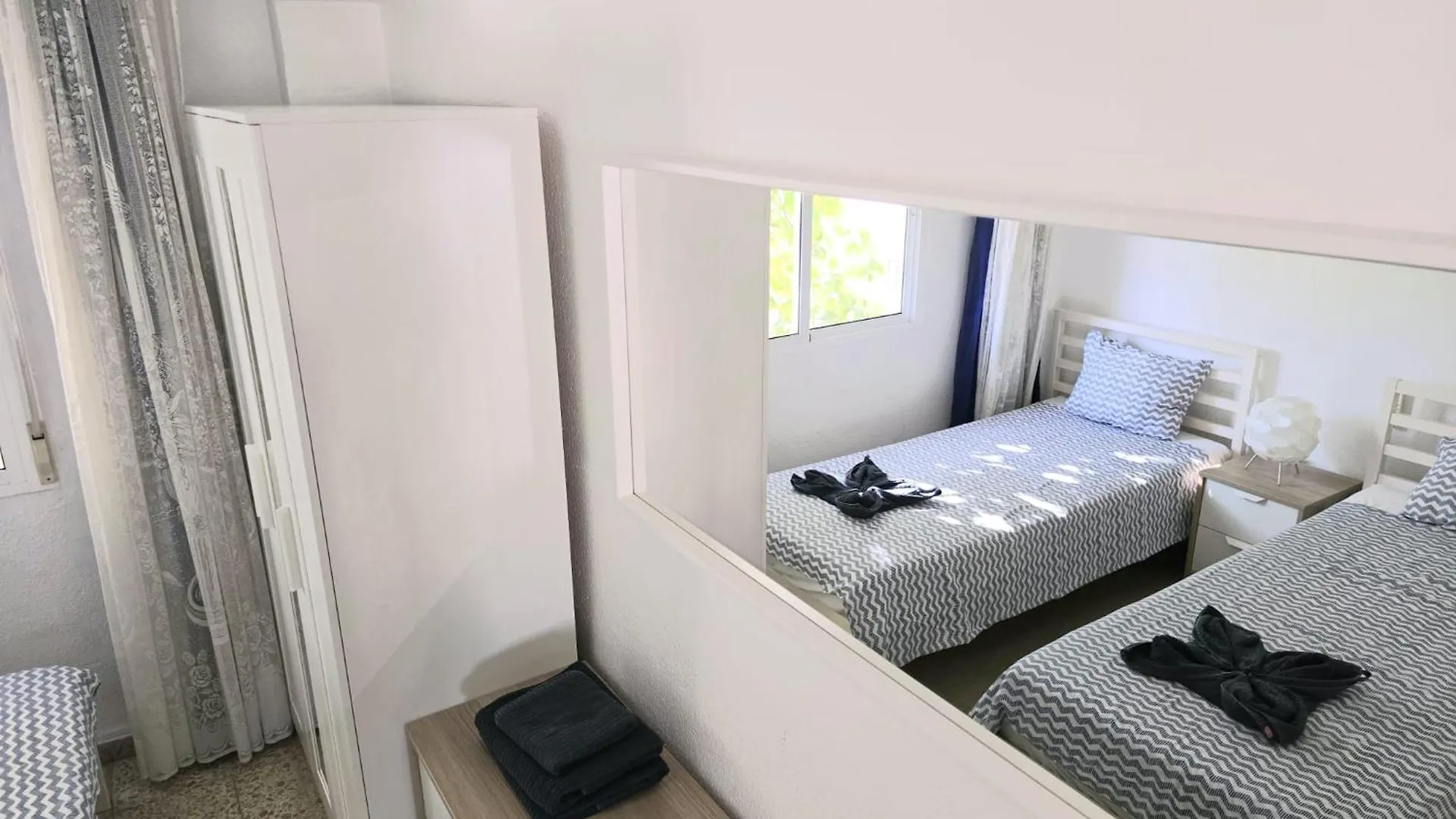 Tranquil Oasis 2 Bedroom Coastal Getaway By Namaste Elite Torremolinos 0*,