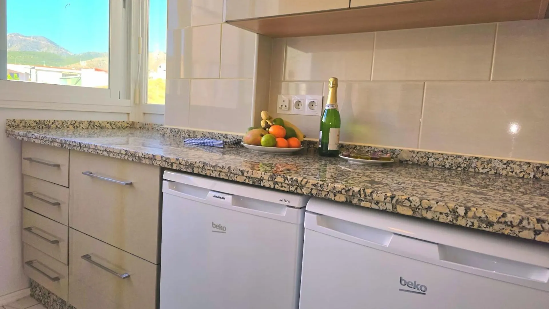 Tranquil Oasis 2 Bedroom Coastal Getaway By Namaste Elite توريمولينوس إسبانيا